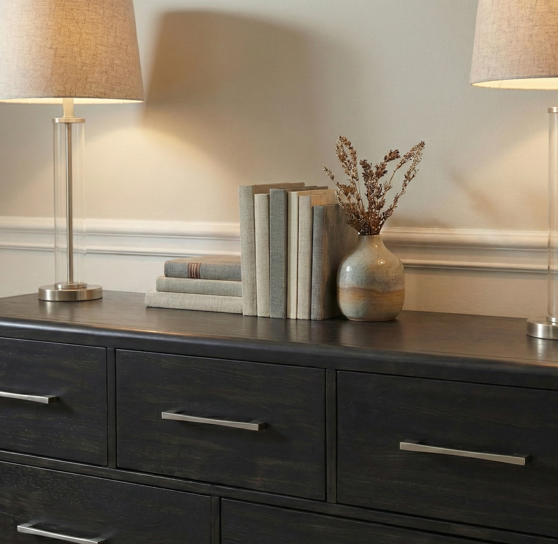 Rowanbeck Modern 7 Drawer Dresser