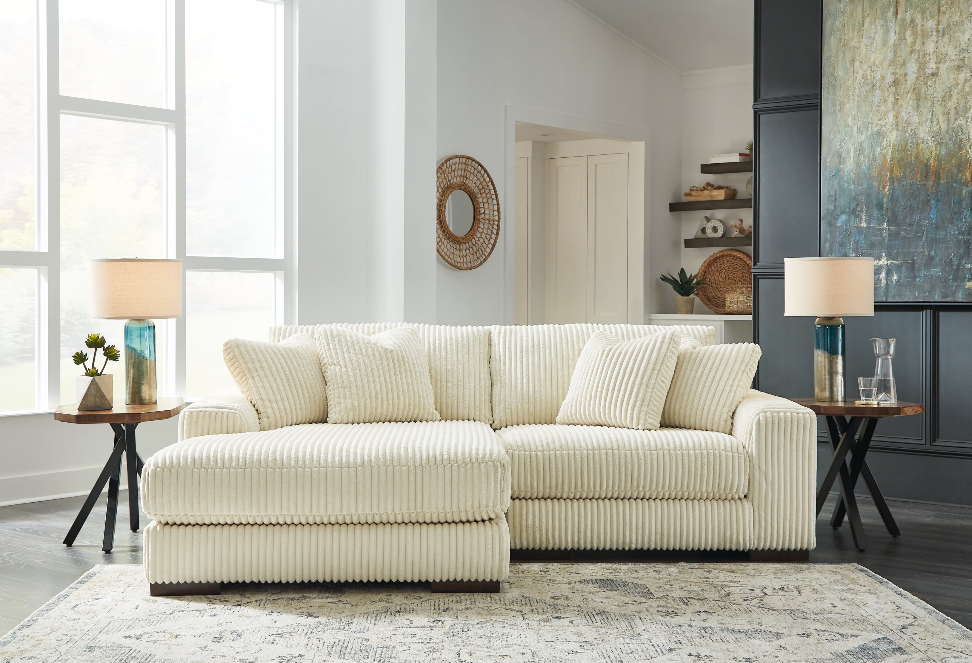 Lindyn Sectional Sofa Set