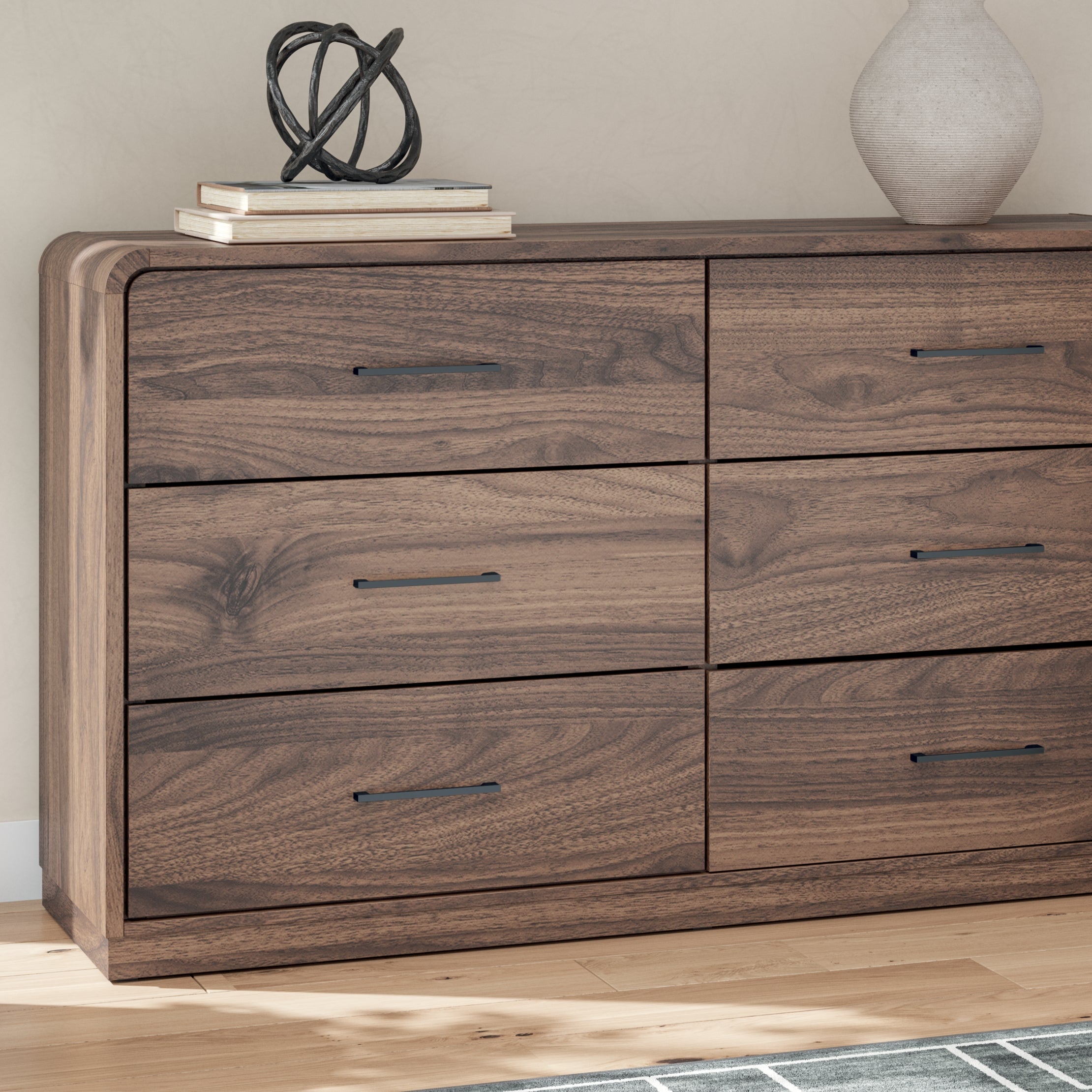 Hollinaze Dresser