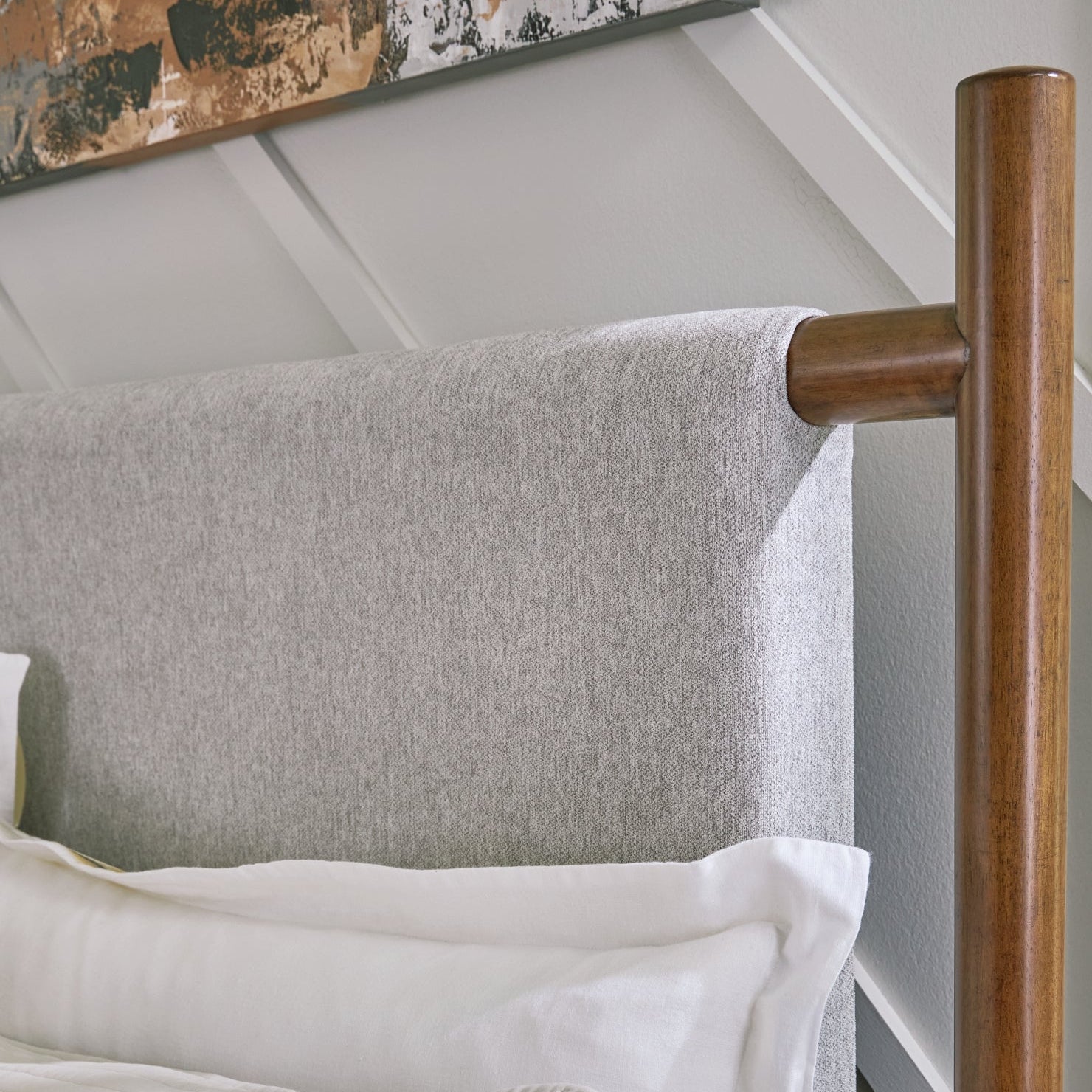Lyncott King Upholstered Bed