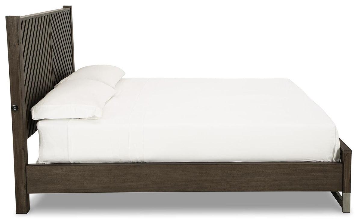 Arkenton California King Panel Bed with Mirrored Dresser