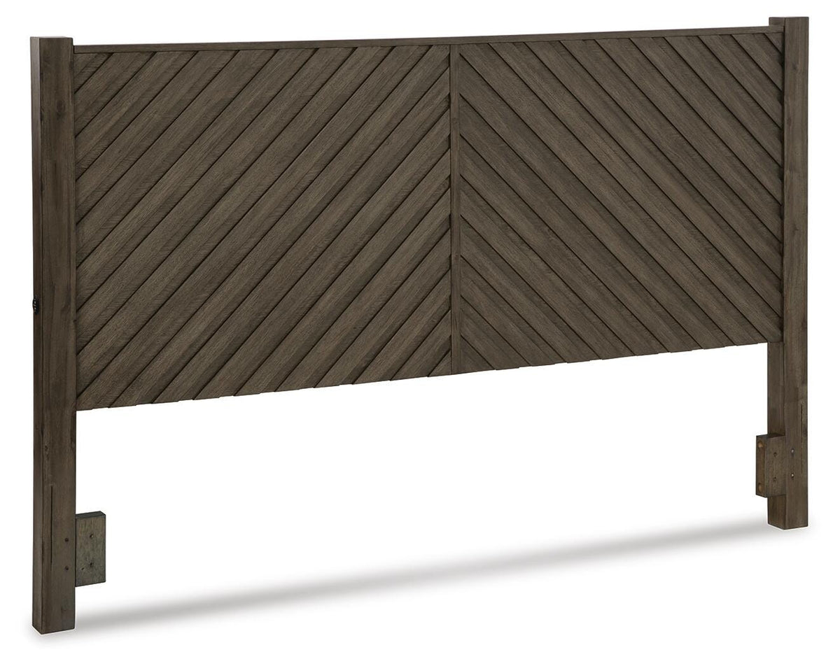 Arkenton California King Panel Bed with Mirrored Dresser