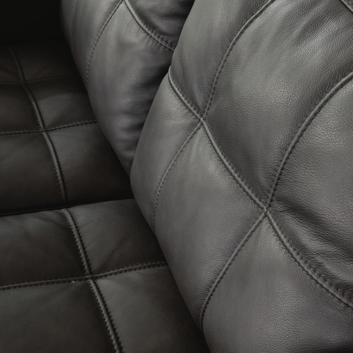 Luigi Loveseat