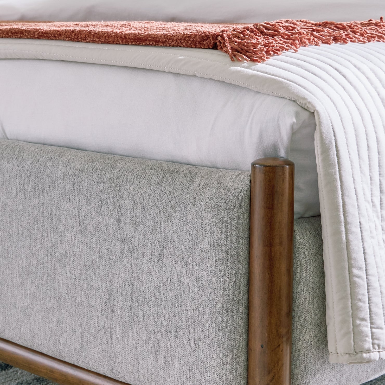 Lyncott King Upholstered Bed