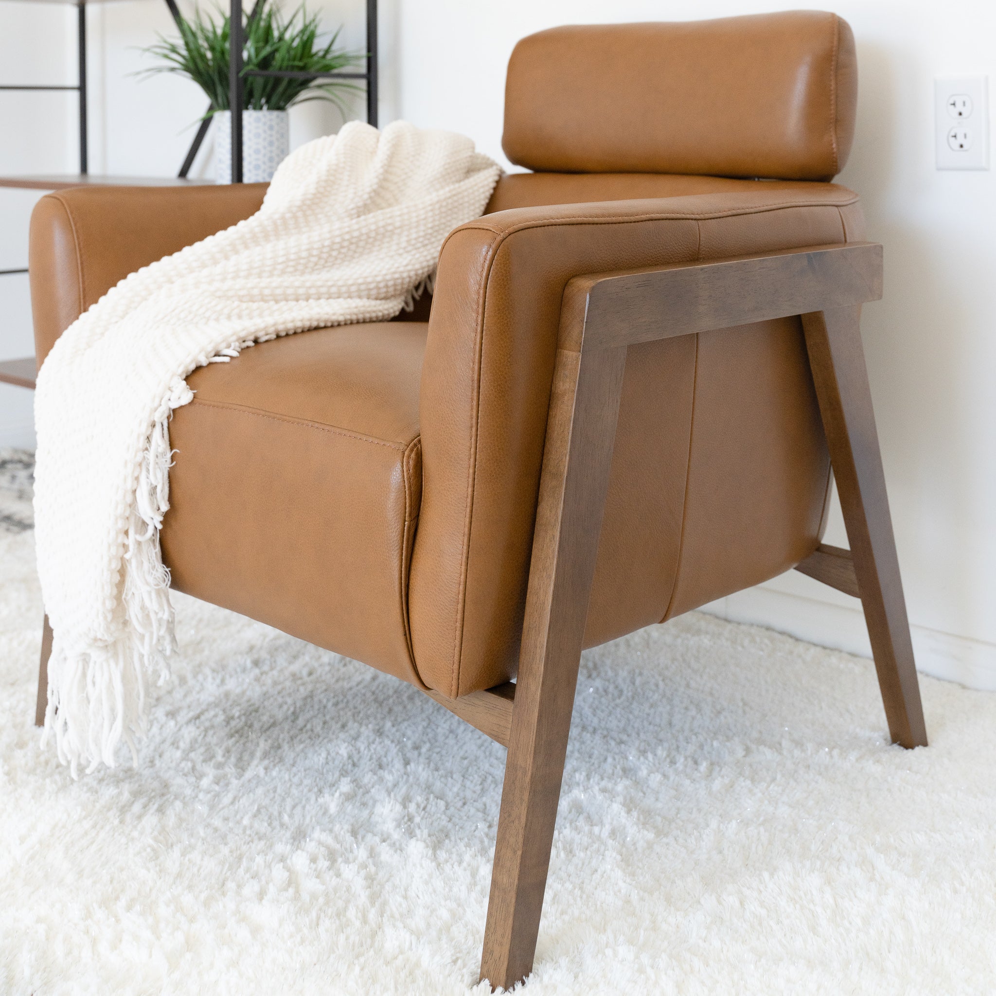 Ivy Missouri Leather Lounge Chair - MidinMod