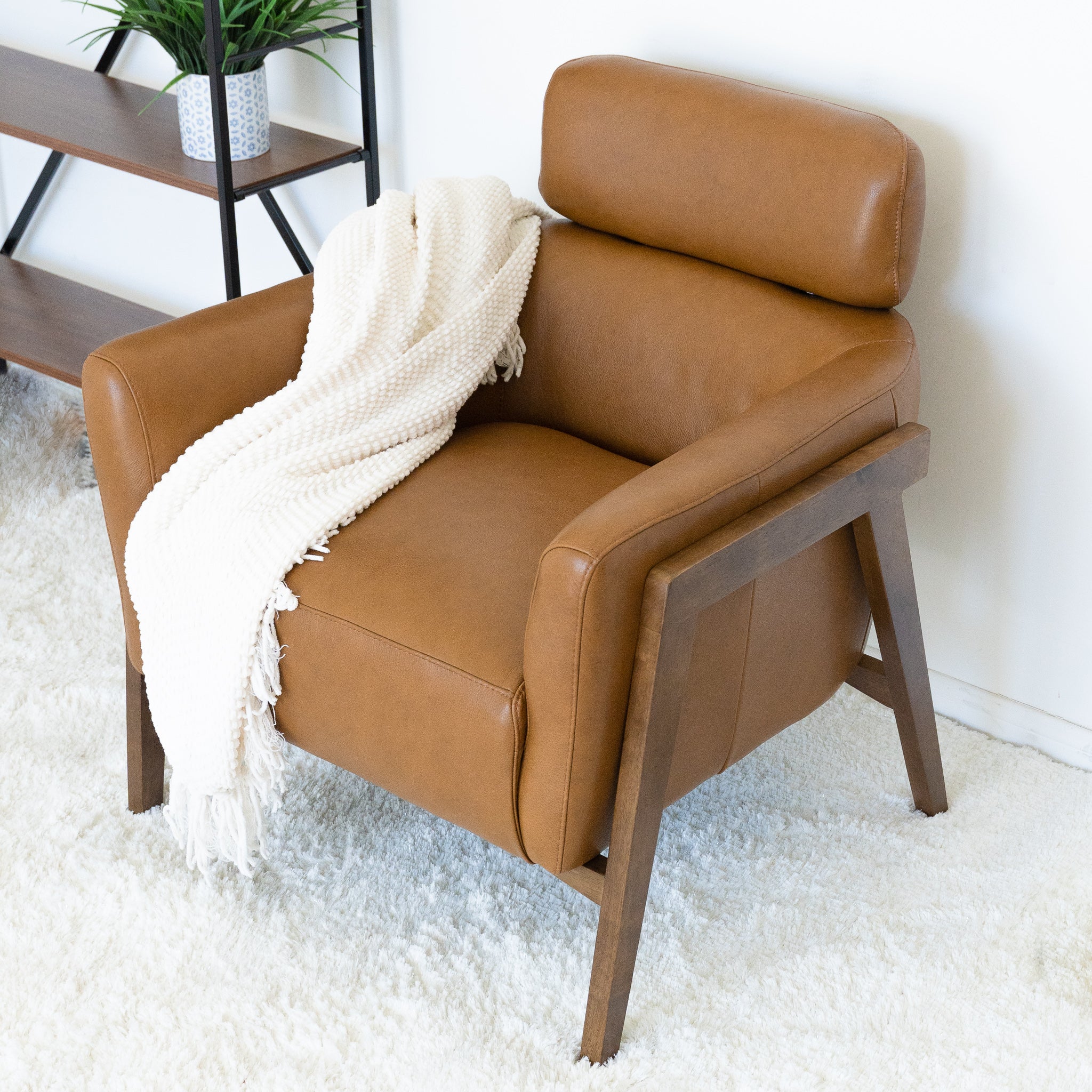 Ivy Missouri Leather Lounge Chair - MidinMod